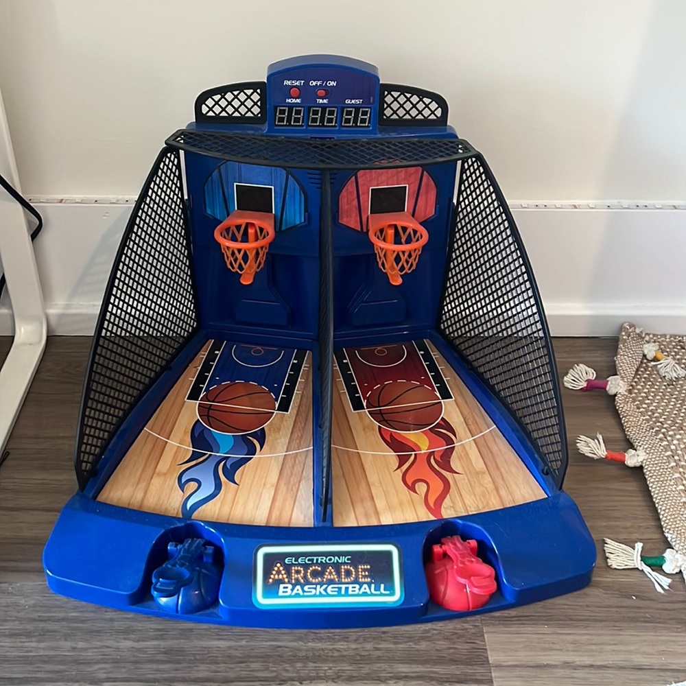 Arcade basketball game